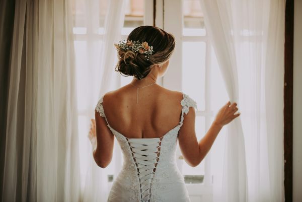 Sublimez votre silhouette avec une robe corset élégante